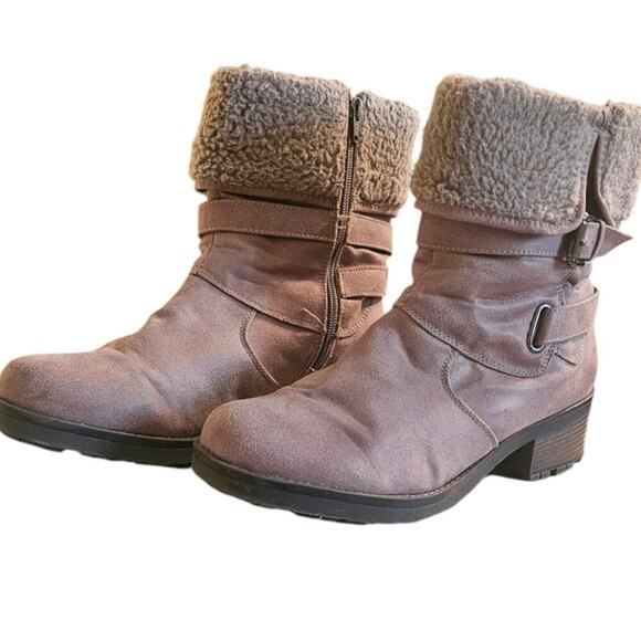 St. John's Bay Women's Bailyn Tan Ankle Boots, size 11M, feature a full zipper - Picture 1 of 7